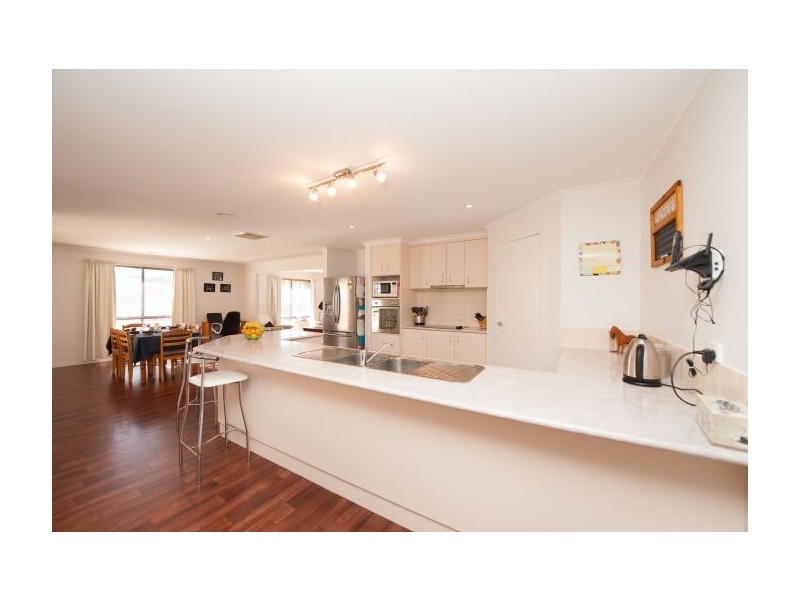 14 Paperbark Court, Thurgoona NSW 2640