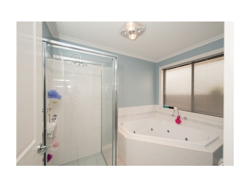 14 Paperbark Court, Thurgoona NSW 2640