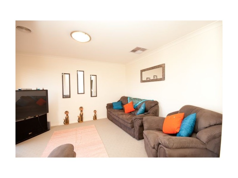 24 Darga Place, Lavington NSW 2641