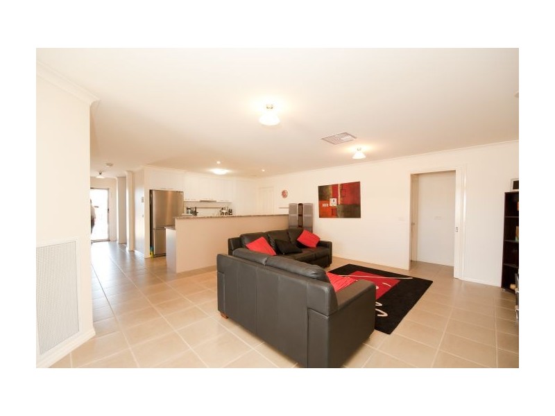 24 Darga Place, Lavington NSW 2641