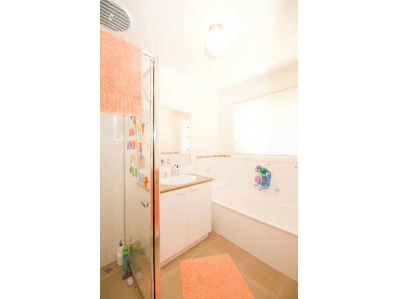 24 Darga Place, Lavington NSW 2641