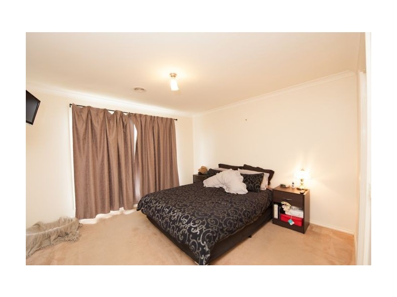 104 Hotham Circ, Thurgoona NSW 2640