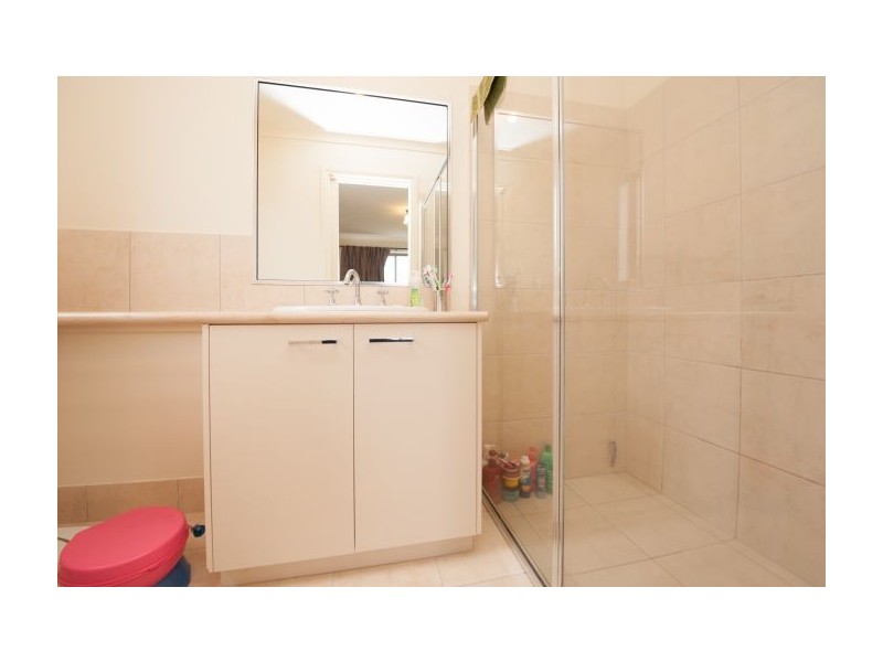 104 Hotham Circ, Thurgoona NSW 2640