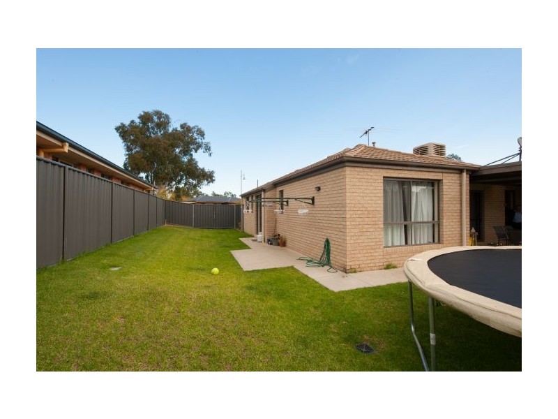 104 Hotham Circ, Thurgoona NSW 2640