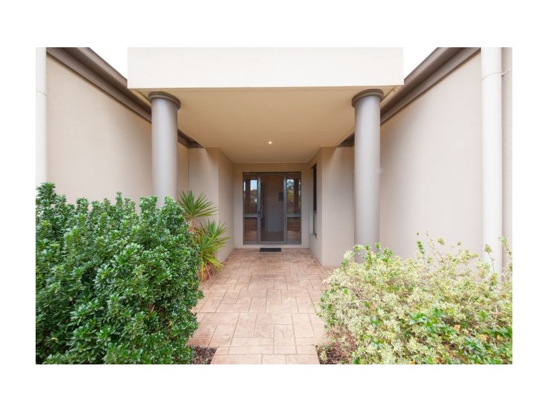 104 Hotham Circ, Thurgoona NSW 2640