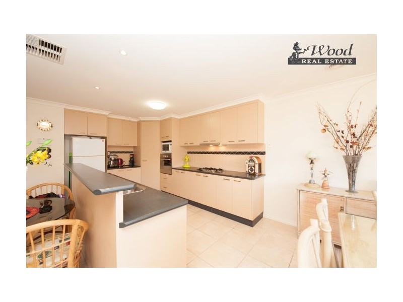 104 Hotham Circ, Thurgoona NSW 2640