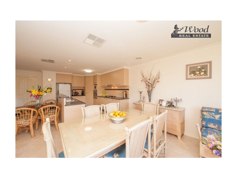 104 Hotham Circ, Thurgoona NSW 2640