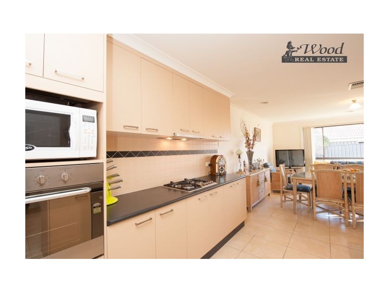 104 Hotham Circ, Thurgoona NSW 2640