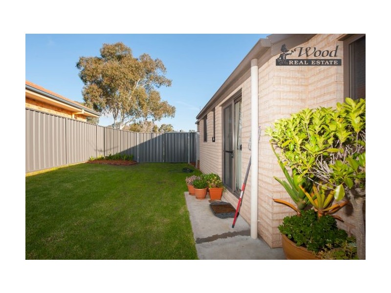 104 Hotham Circ, Thurgoona NSW 2640