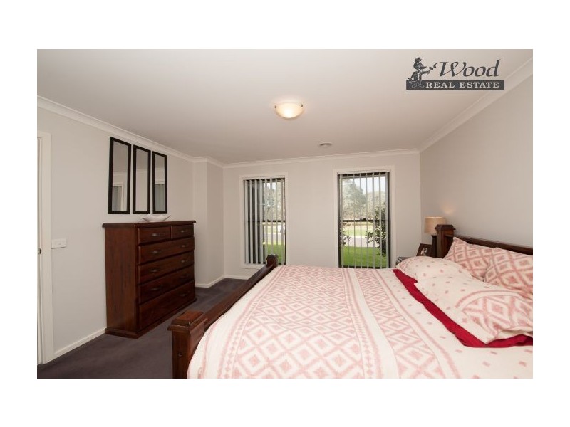 75 Egret Way, Thurgoona NSW 2640