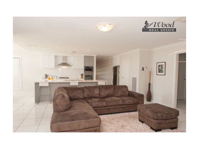 75 Egret Way, Thurgoona NSW 2640