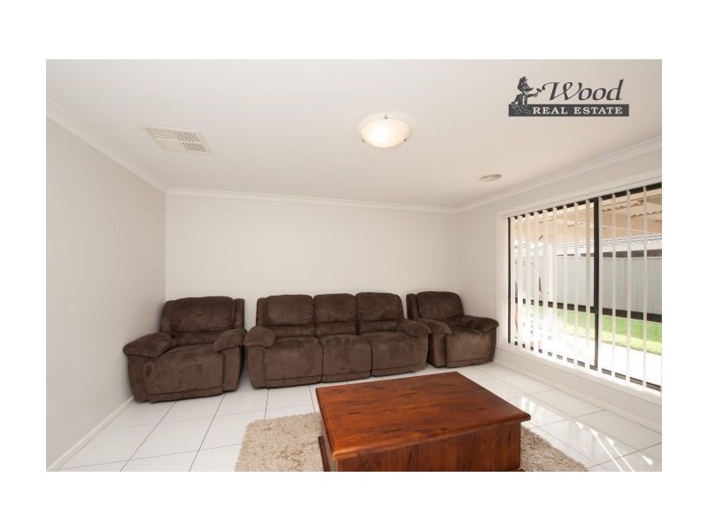 75 Egret Way, Thurgoona NSW 2640