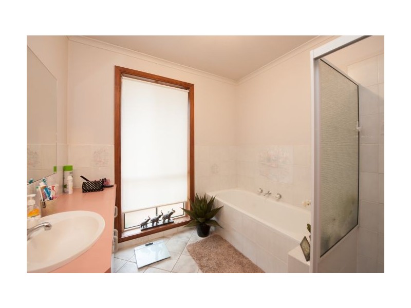 Unit 2/1 Saville Avenue, Lavington NSW 2641