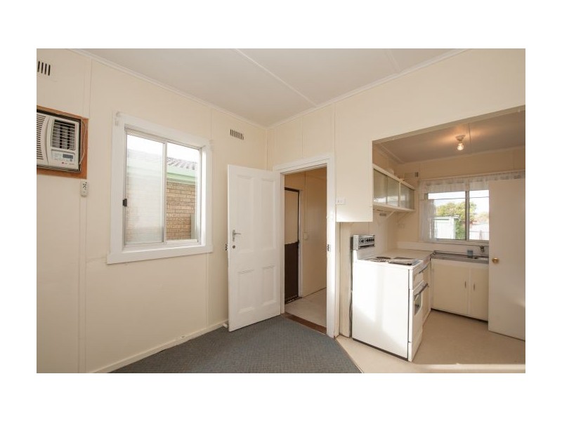 606 Kemp St, Lavington NSW 2641