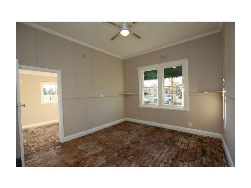 37 South Street, Henty NSW 2658