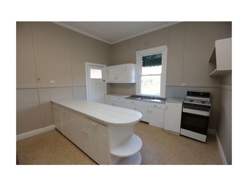 37 South Street, Henty NSW 2658