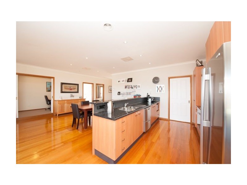 33 Darrambal Way, Springdale Heights NSW 2641