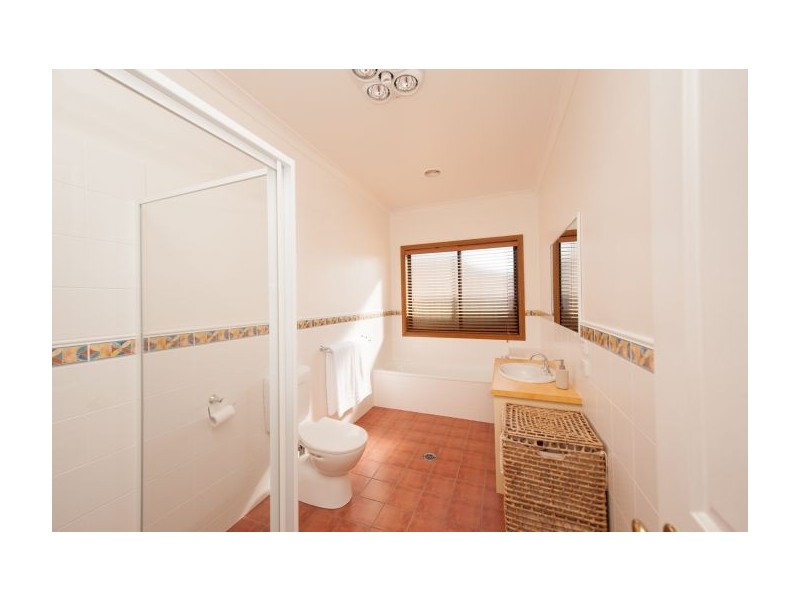 33 Darrambal Way, Springdale Heights NSW 2641