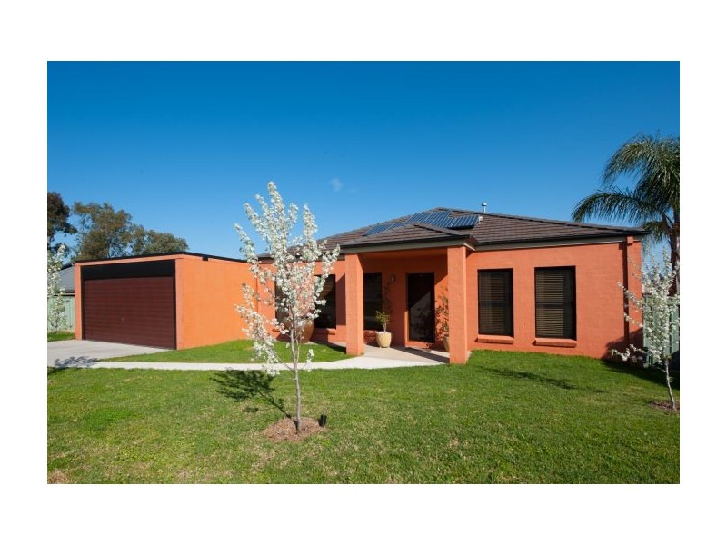 33 Darrambal Way, Springdale Heights NSW 2641