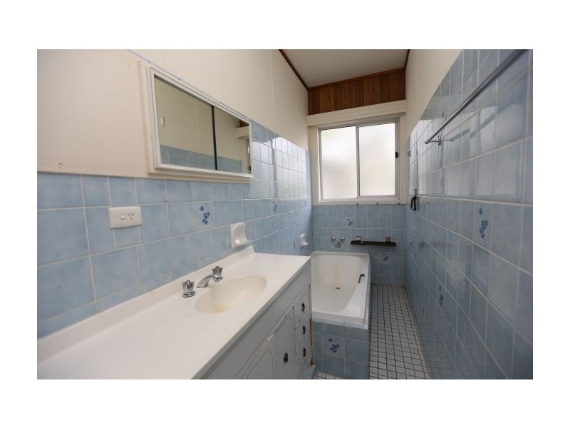 470 Griffith Road, Lavington NSW 2641