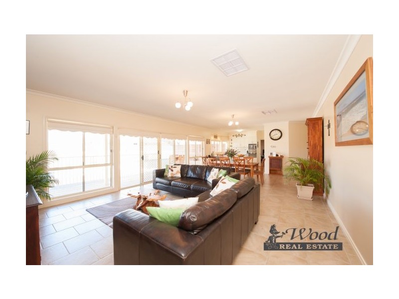 240 Kerrs Rd, Thurgoona NSW 2640