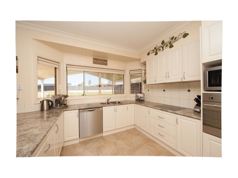 240 Kerrs Rd, Thurgoona NSW 2640
