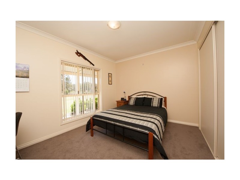 240 Kerrs Rd, Thurgoona NSW 2640