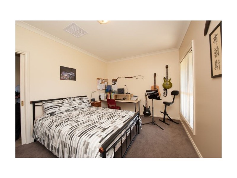 240 Kerrs Rd, Thurgoona NSW 2640