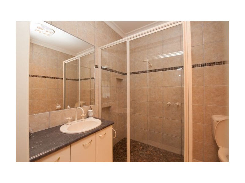 240 Kerrs Rd, Thurgoona NSW 2640