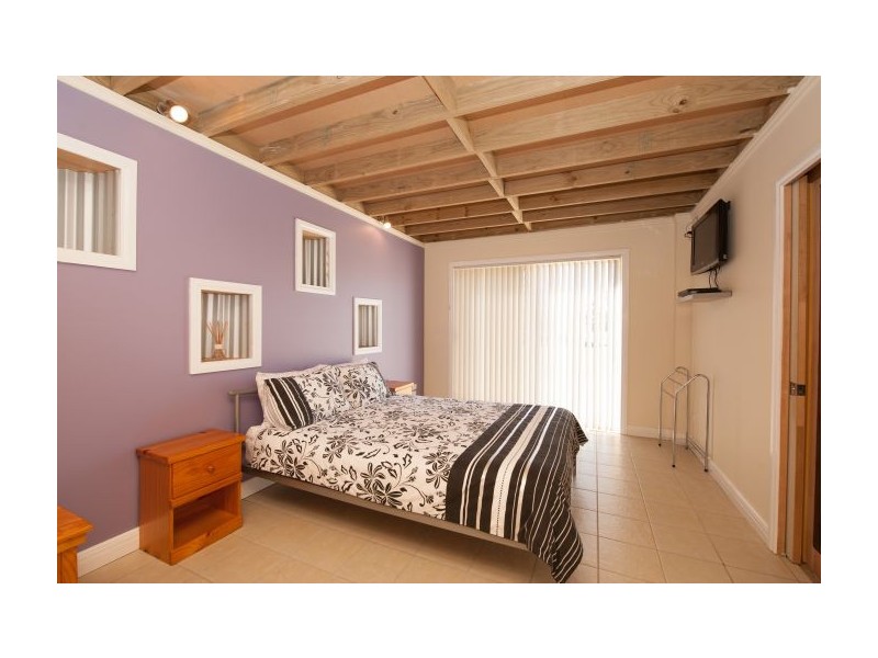 240 Kerrs Rd, Thurgoona NSW 2640