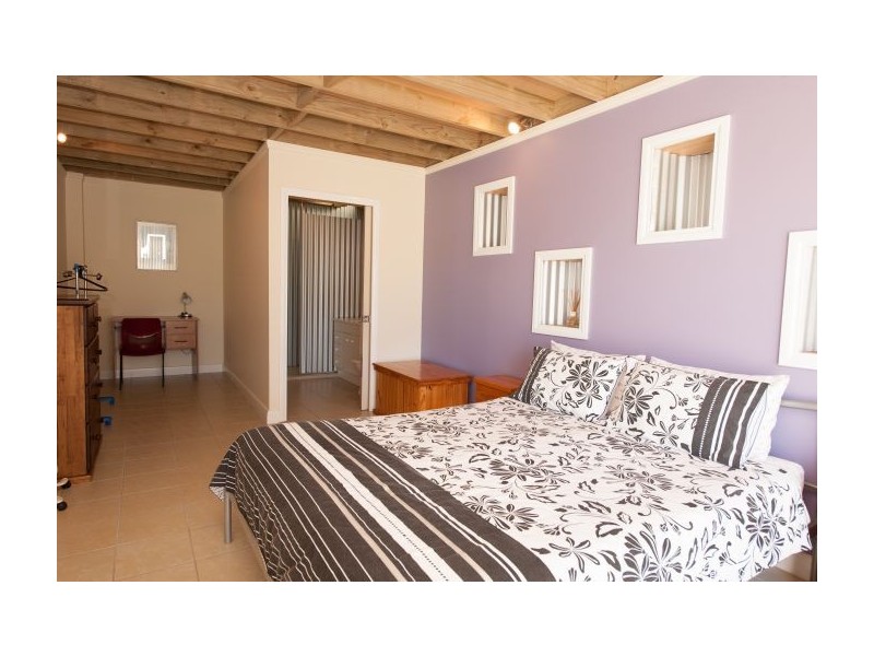 240 Kerrs Rd, Thurgoona NSW 2640