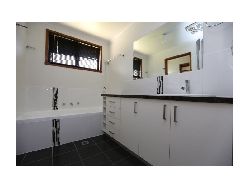 2 Sugargum Rd, Thurgoona NSW 2640