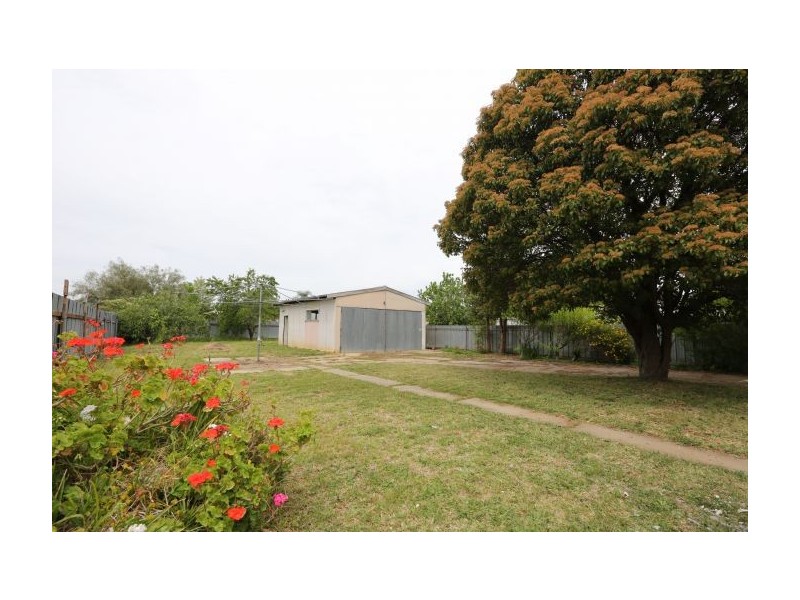 1044 Caratel Street, North Albury NSW 2640