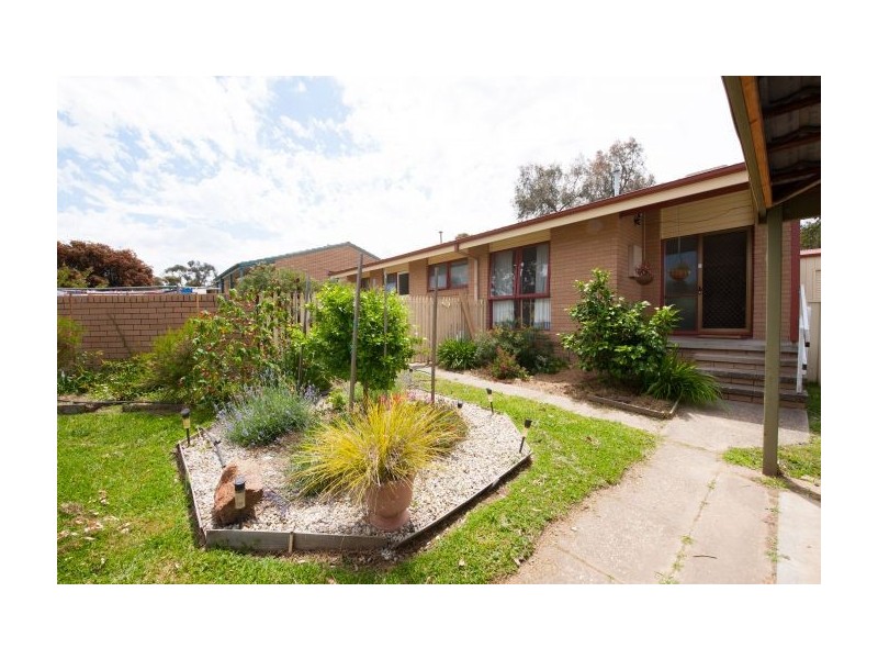 17 Algona Rd, Lavington NSW 2641