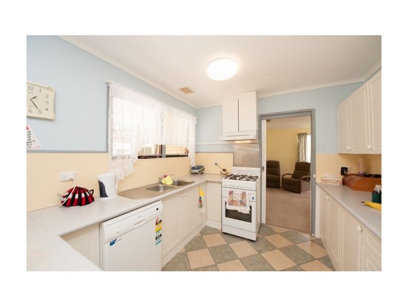 17 Algona Rd, Lavington NSW 2641