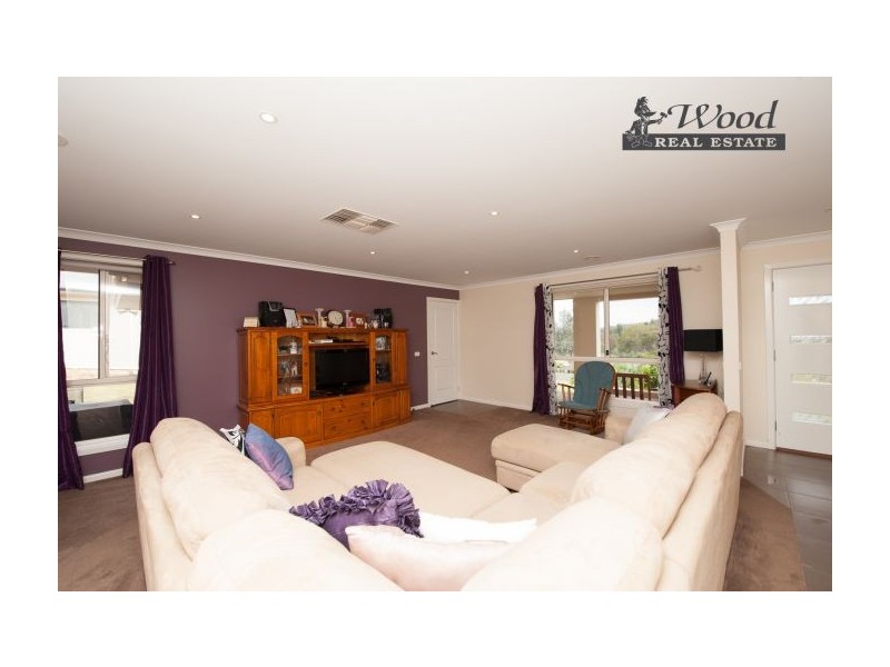 122 Emma Way  (Norris Park), Lavington NSW 2641