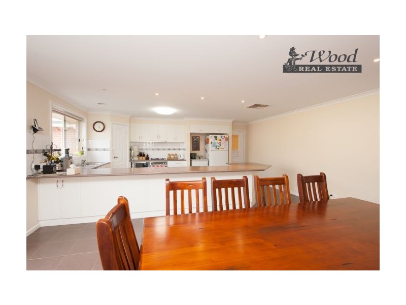 122 Emma Way  (Norris Park), Lavington NSW 2641