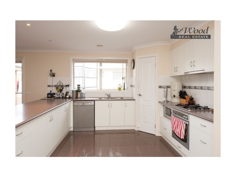 122 Emma Way  (Norris Park), Lavington NSW 2641