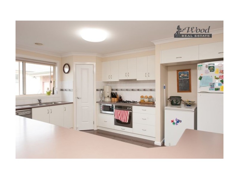 122 Emma Way  (Norris Park), Lavington NSW 2641