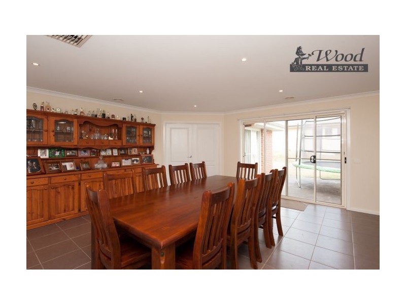 122 Emma Way  (Norris Park), Lavington NSW 2641