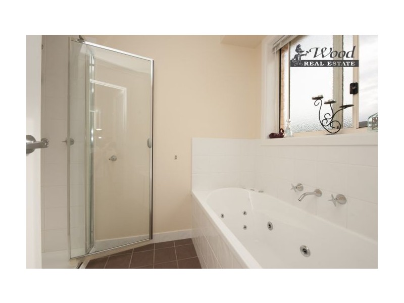 122 Emma Way  (Norris Park), Lavington NSW 2641