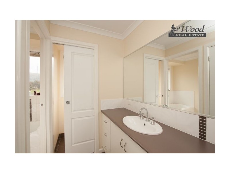 122 Emma Way  (Norris Park), Lavington NSW 2641