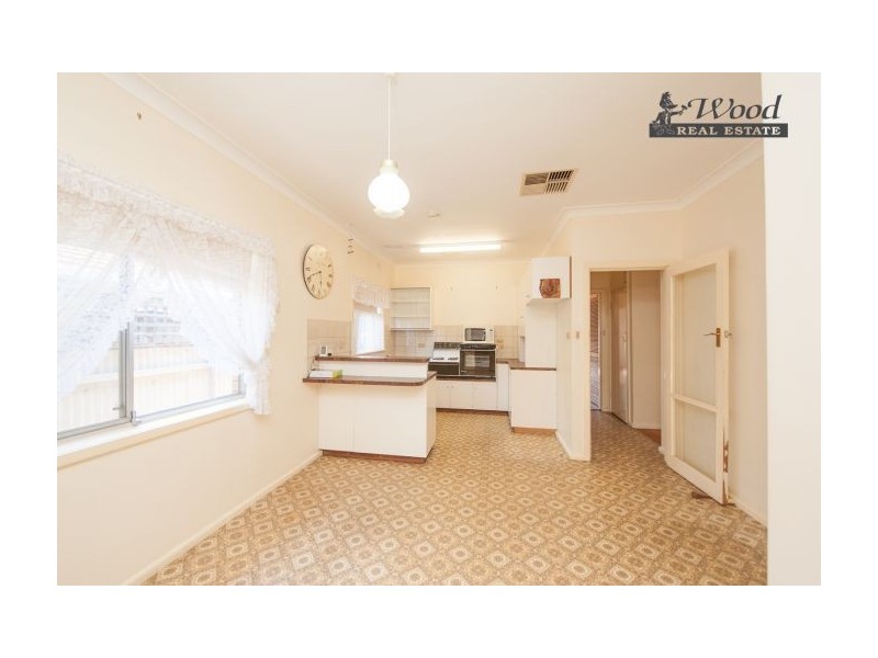 393 English Avenue, Lavington NSW 2641