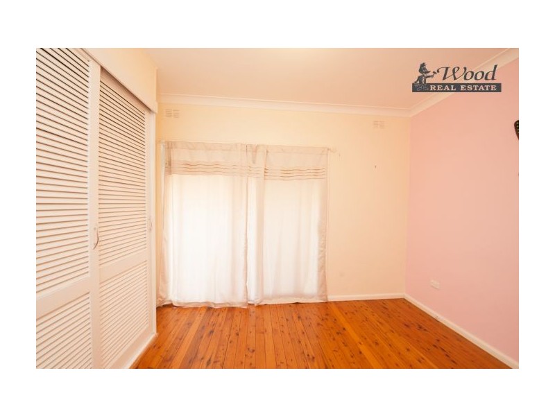 393 English Avenue, Lavington NSW 2641