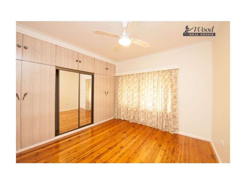 393 English Avenue, Lavington NSW 2641