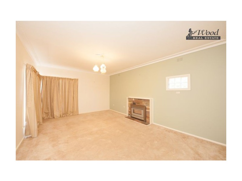 393 English Avenue, Lavington NSW 2641