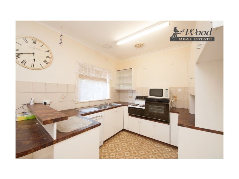 393 English Avenue, Lavington NSW 2641