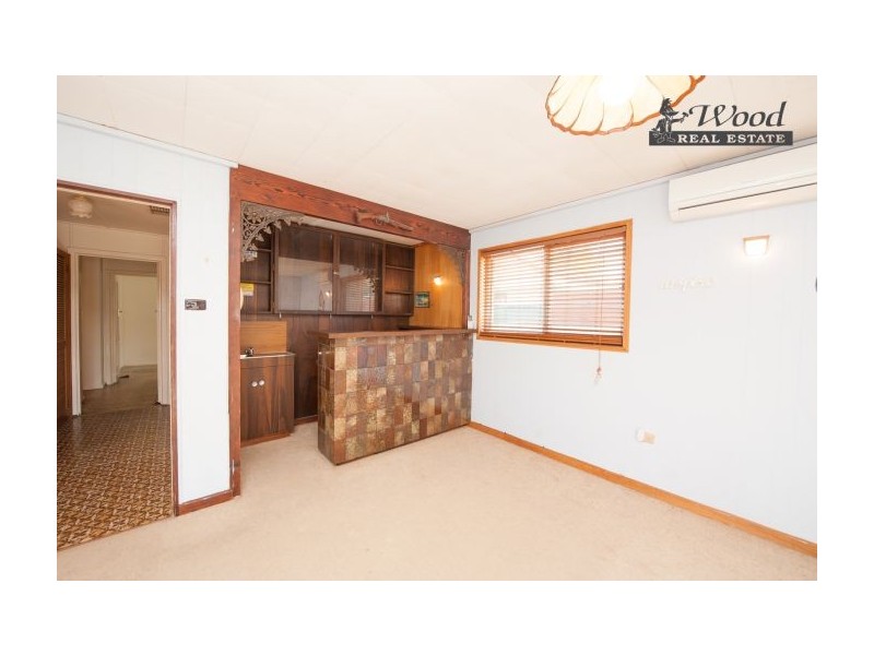 393 English Avenue, Lavington NSW 2641