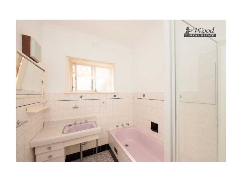 393 English Avenue, Lavington NSW 2641