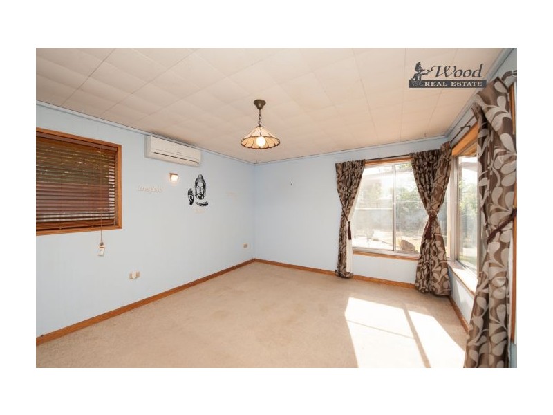 393 English Avenue, Lavington NSW 2641